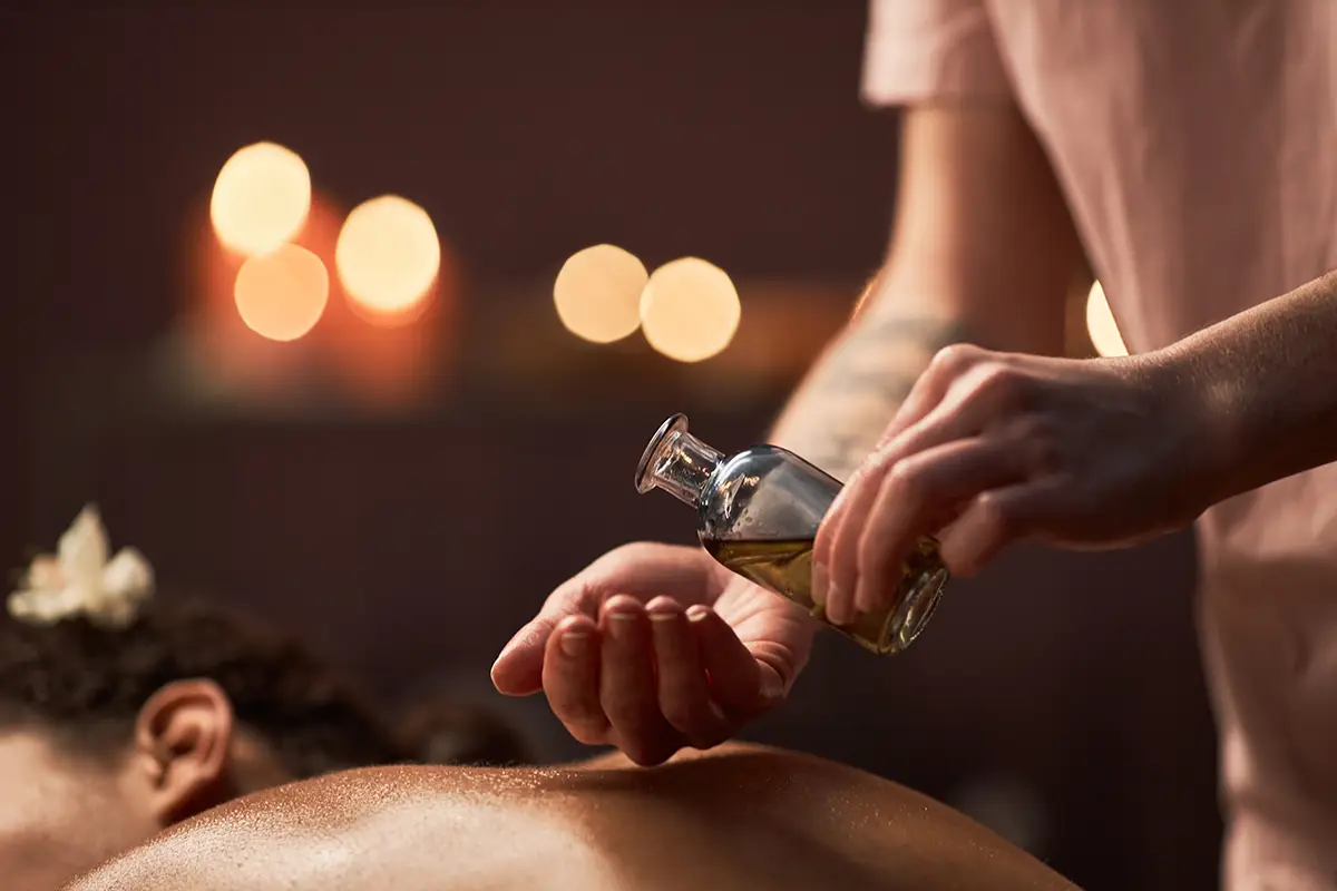 Img - Oneness - Oil Massage - 1